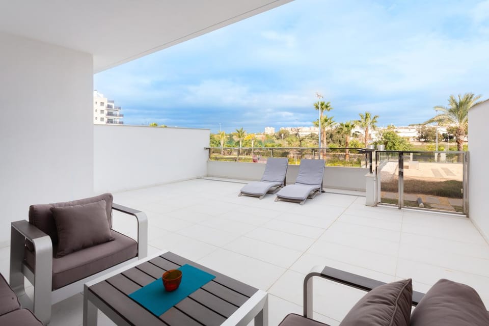 Property building, Balcony/Terrace, Living room