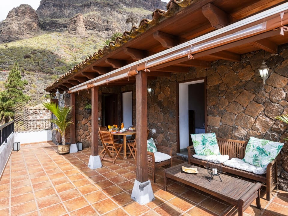 View (from property/room), Balcony/Terrace, Dining area