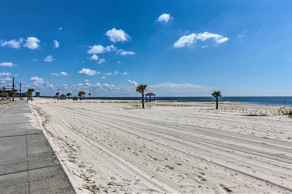 Charming Gulfport Escape: Half-Mile to Beach! House in Gulfport