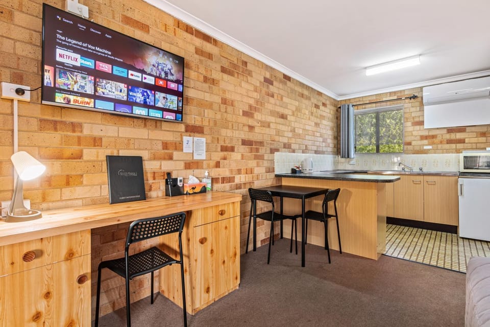 TV and multimedia, Kitchen or kitchenette, Dining area