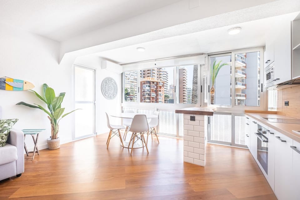 View (from property/room), Kitchen or kitchenette, Dining area, minibar, pet friendly, stove, air conditioner