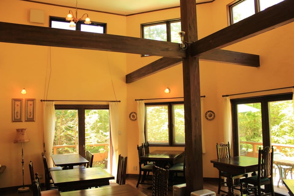 Restaurant/places to eat, Dining area