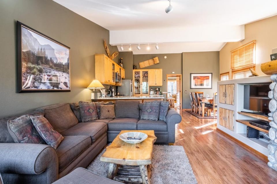 Snowcreek V 963 House in Mammoth Lakes