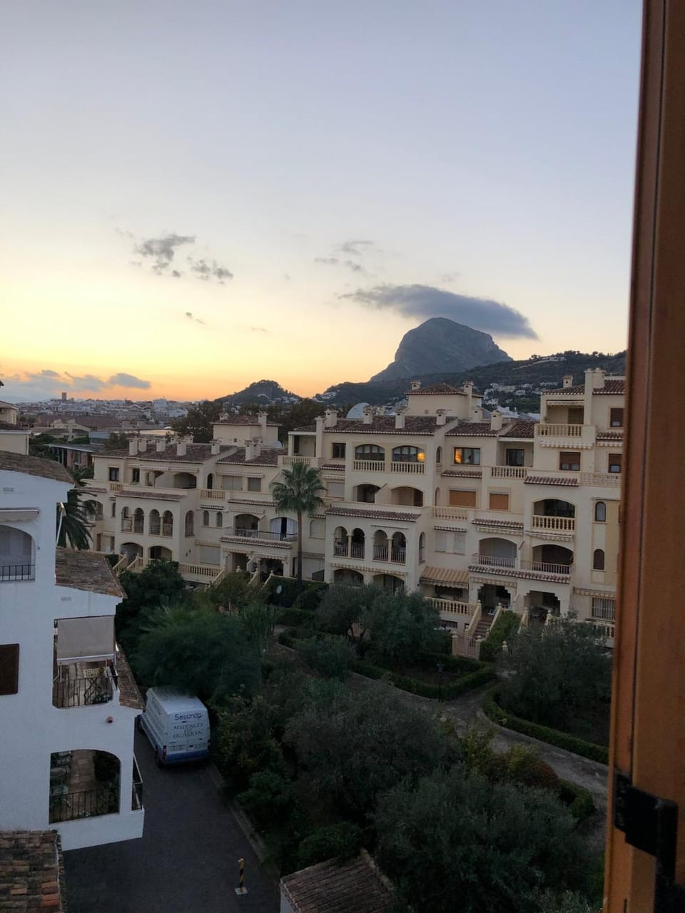 Apartmento studio boho a 1 minuto del puerto y la playa! Apartment in Xàbia