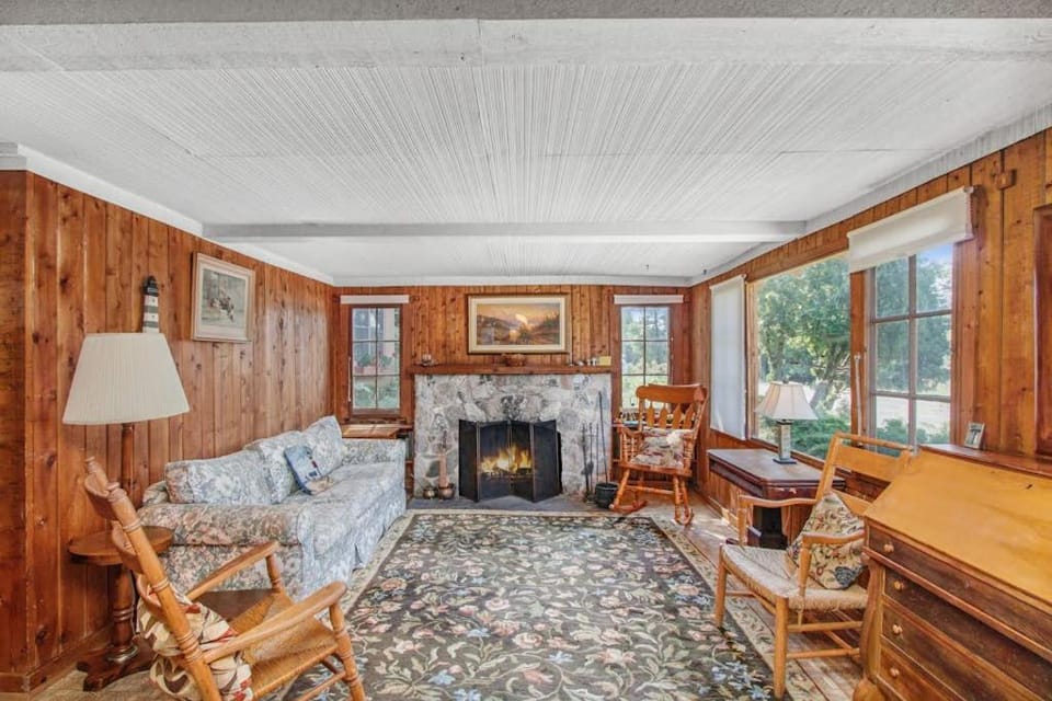 Cedar Cot & Cedar Tot House in Crystal Lake