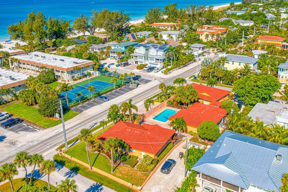 Beach Villa 1B Apartment in Holmes Beach