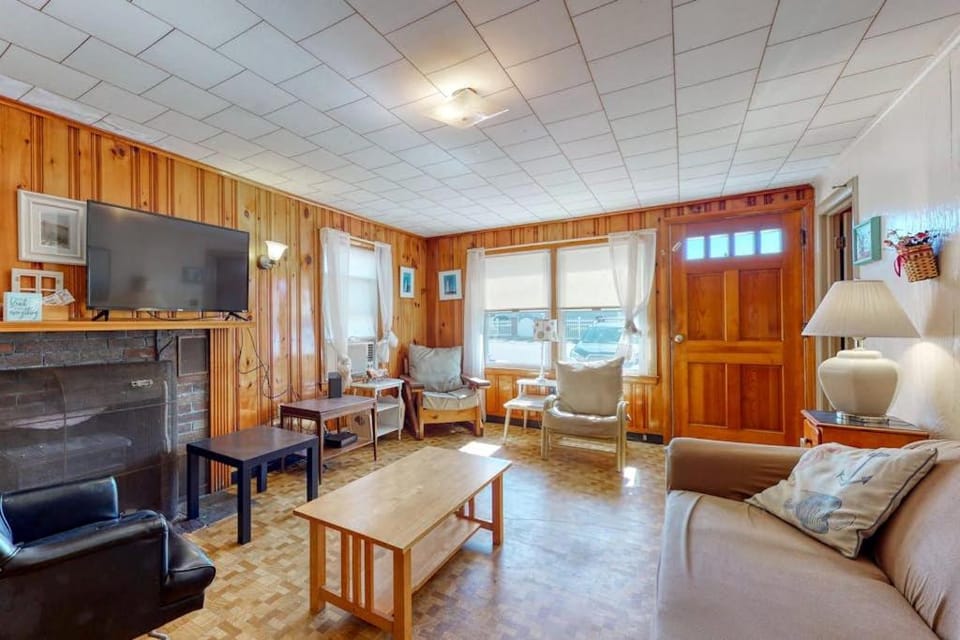 Beach Bungalow House in Seabrook