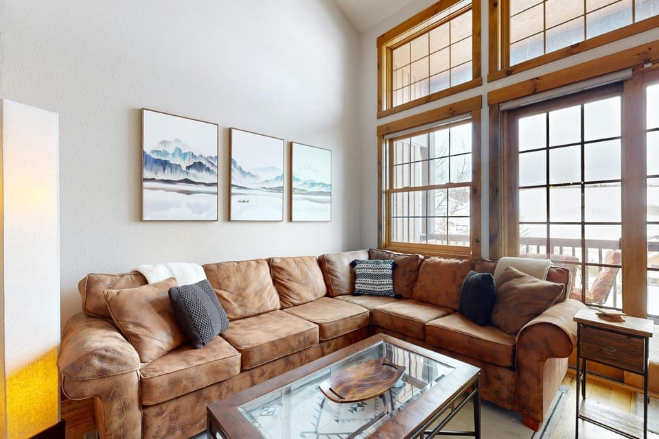 Granby Grandeur Apartment in Granby