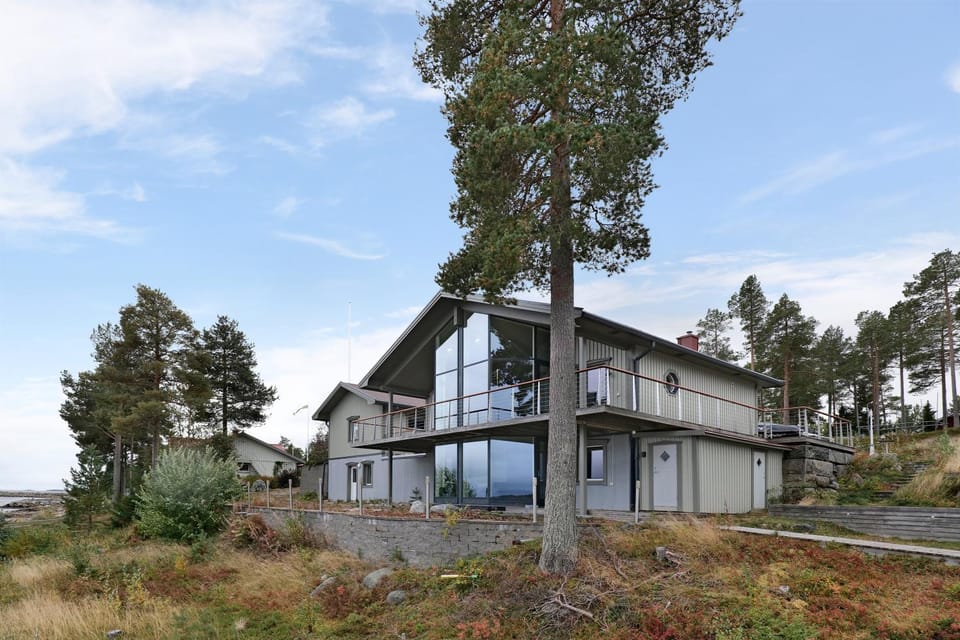 Property building, Day
