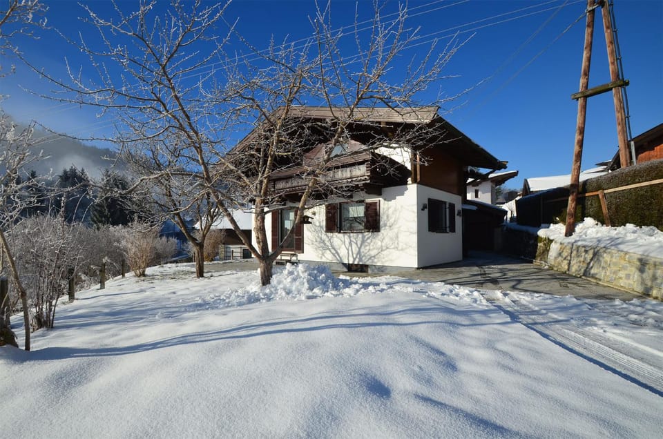 Facade/entrance, Winter