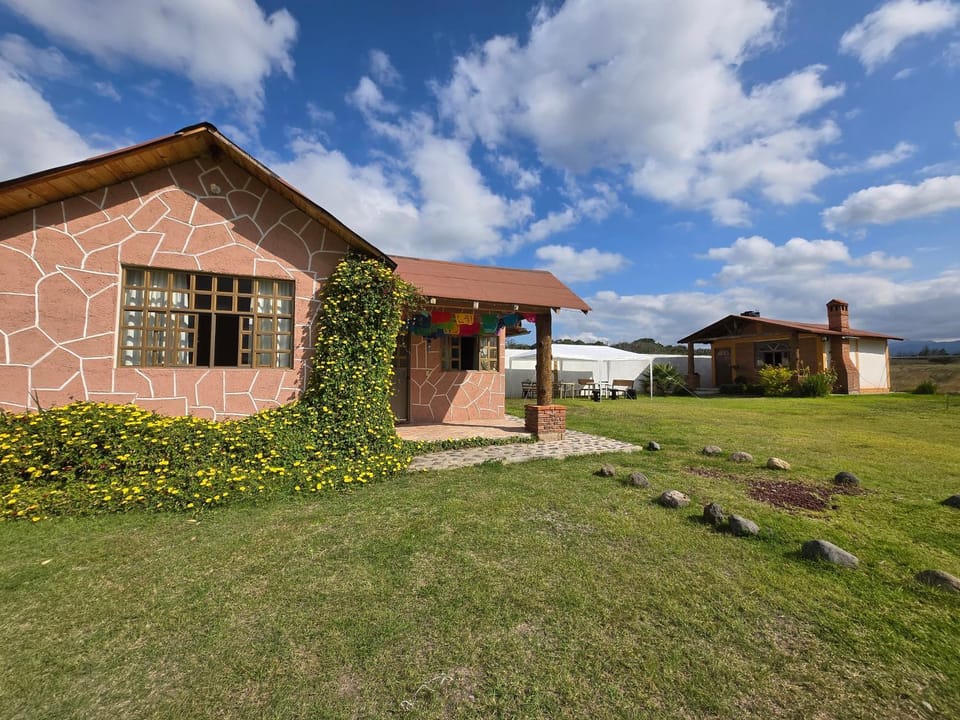 Cabañas el Corral del Rayo Huasca Country House in Hidalgo, Mexico