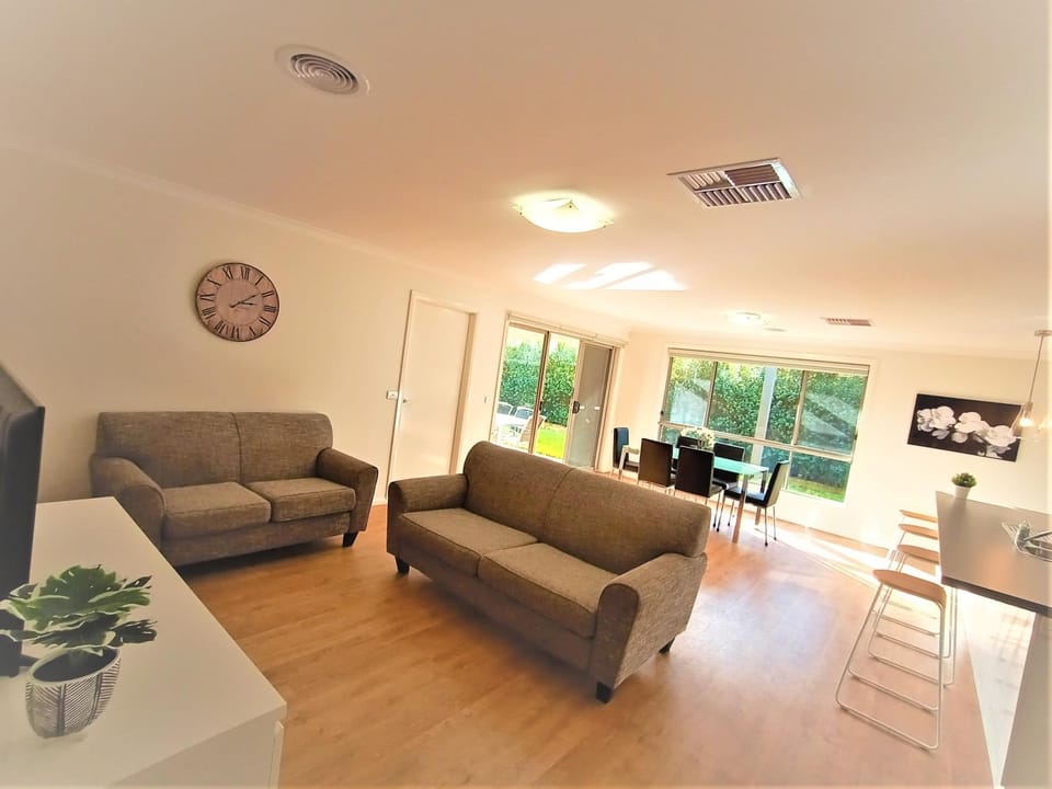 Living room, Seating area, Dining area, kitchen, kitchen