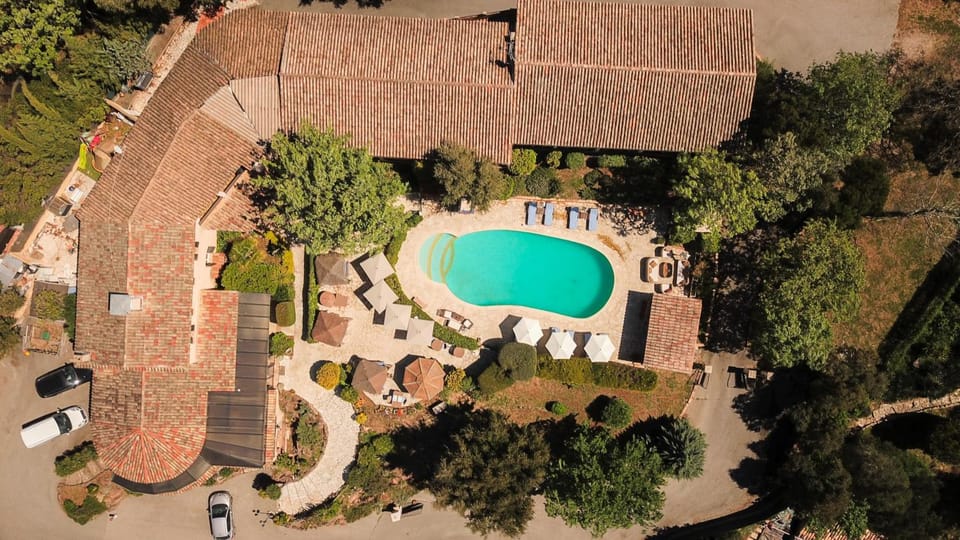 Bird's eye view, Pool view