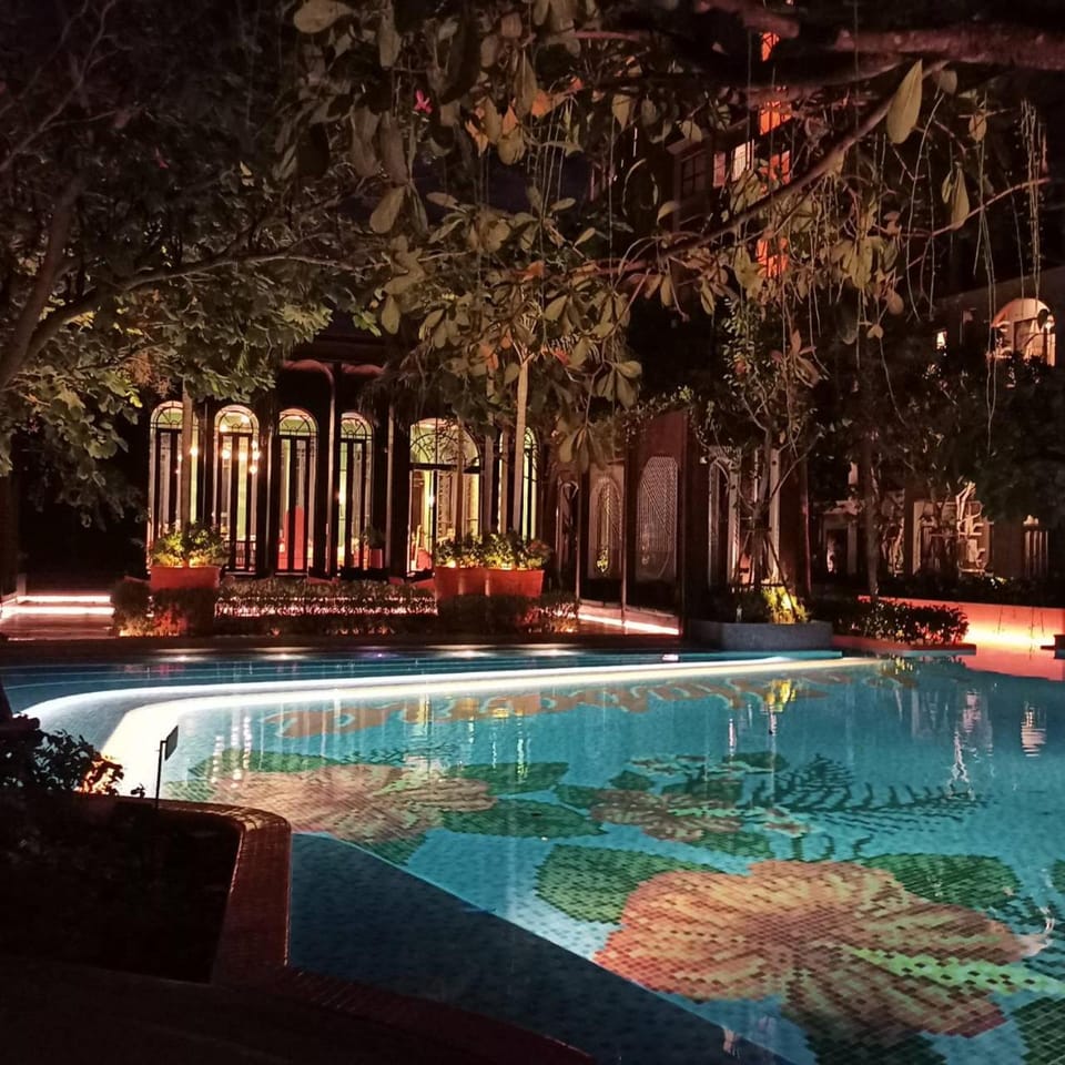Swimming pool
