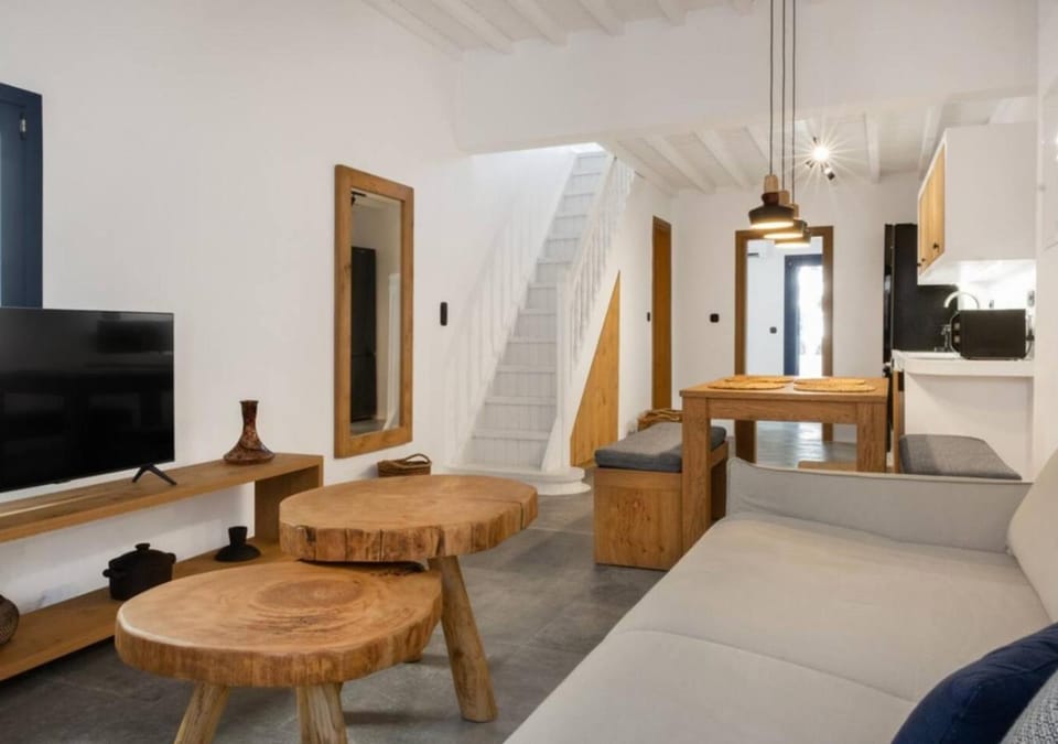 TV and multimedia, Kitchen or kitchenette, Living room, Dining area
