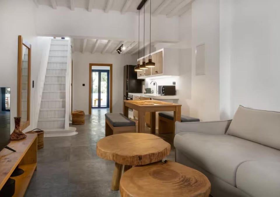 Kitchen or kitchenette, Living room, Dining area, acessibility