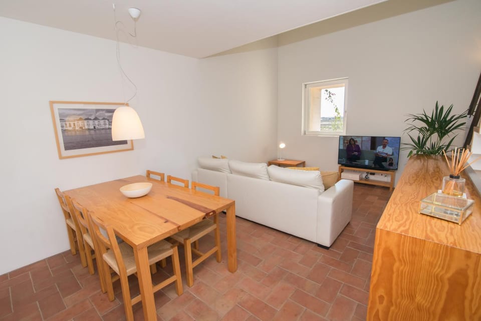 TV and multimedia, Living room, Dining area