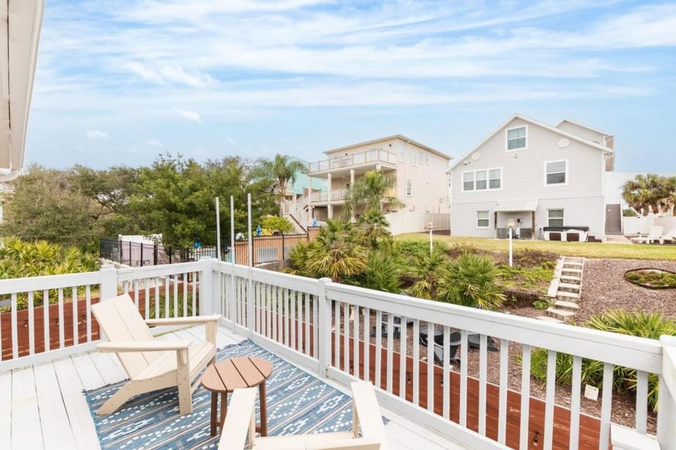 4BR house, 2 blocks from the beach House in Butler Beach