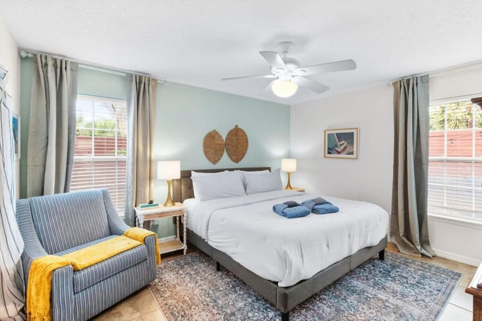 4BR house, 2 blocks from the beach House in Butler Beach