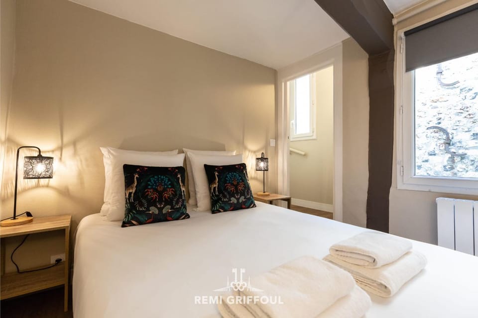 Emeraude Cozy Nest 3 Heart of Historic District 2 guests Apartment in Honfleur