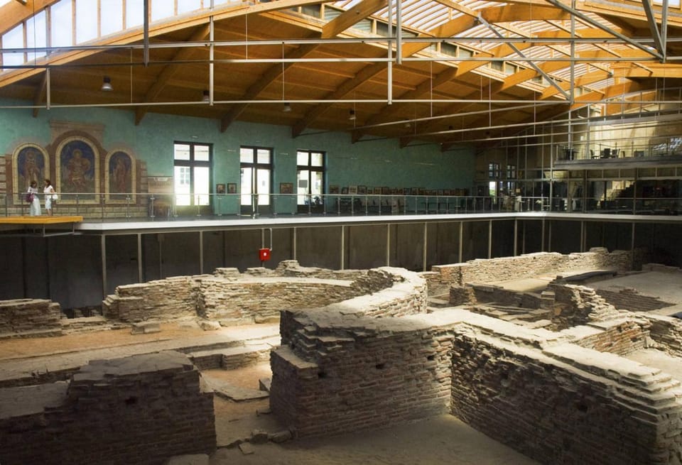 Nearby landmark, Neighbourhood