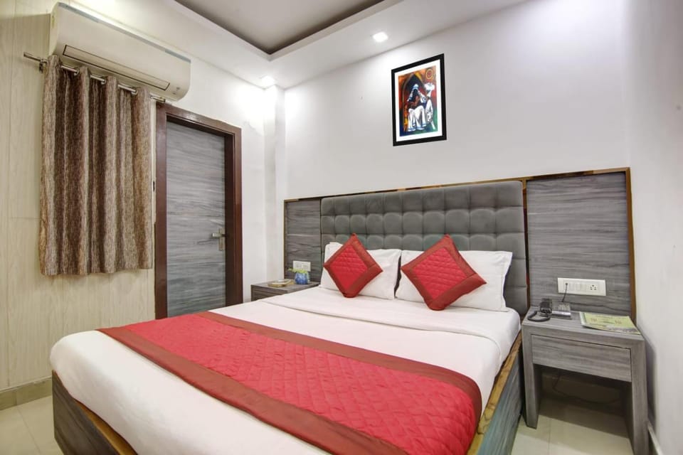 Bed, Photo of the whole room, Bedroom, air conditioner