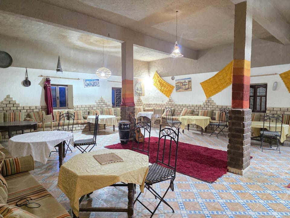Restaurant/places to eat, Seating area