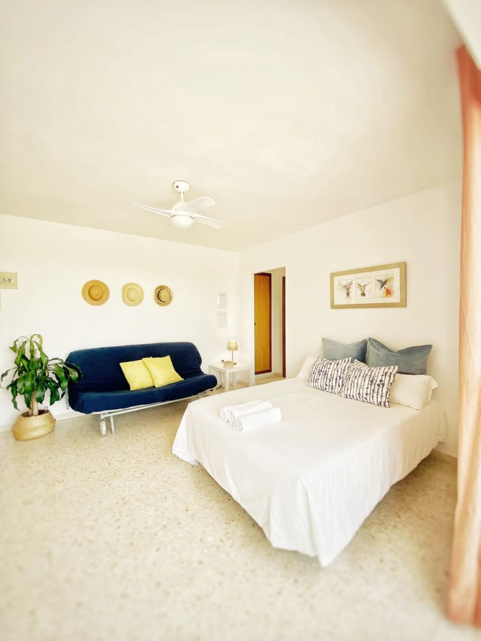 Bed, Photo of the whole room