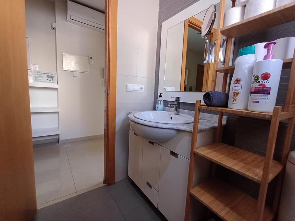 Shower, Bathroom, Parking, internet