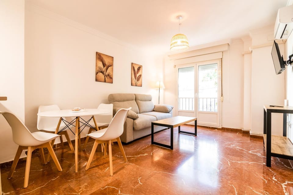Lounge or bar, Seating area, Dining area