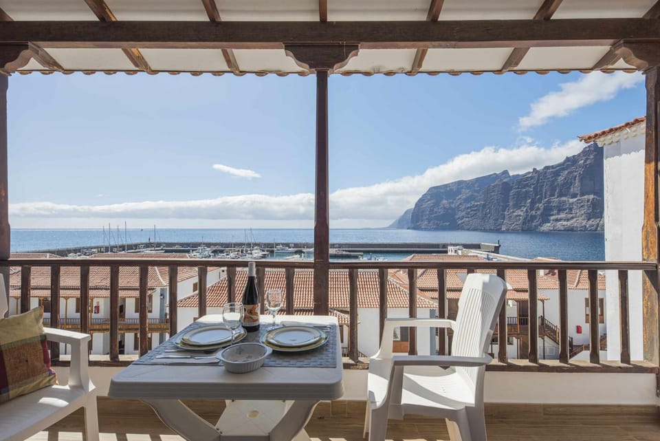 Ático Los Gigantes Vistas+WIFI 600 Mbps + Playa Apartment in Acantilados de Los Gigantes
