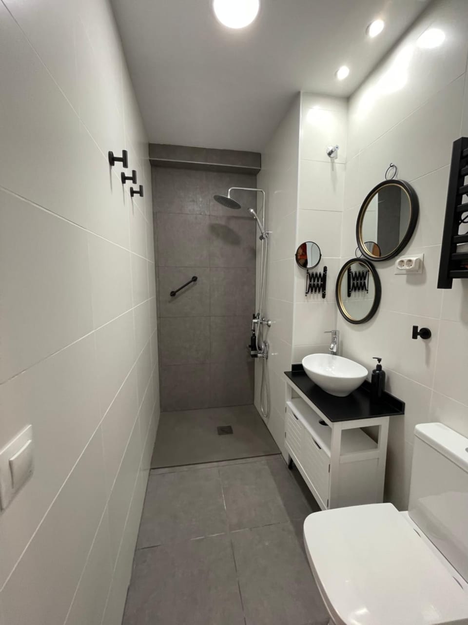 Shower, Bathroom, internet