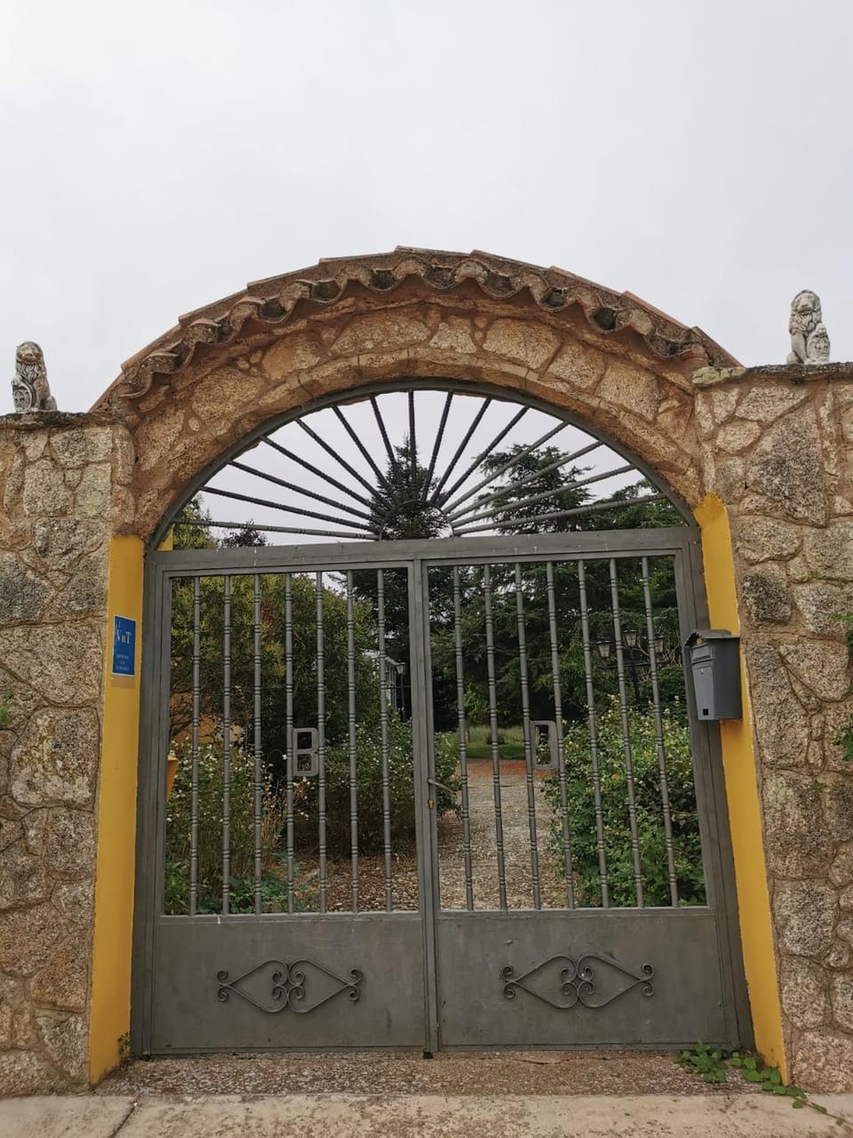 Facade/entrance