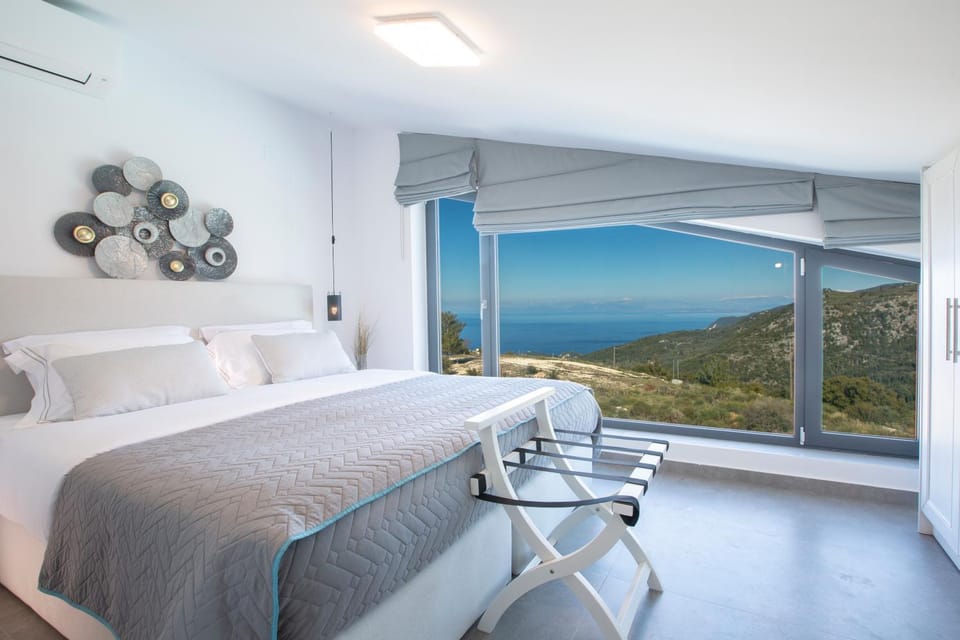 Bedroom, Mountain view, Sea view