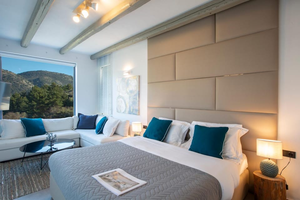 Seating area, Bedroom, Mountain view