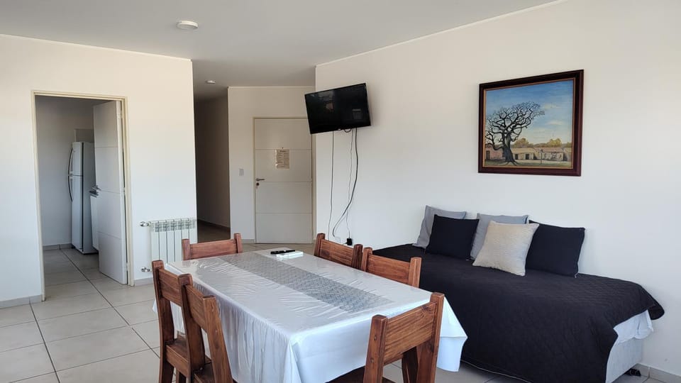 Communal lounge/ TV room, TV and multimedia, Dining area