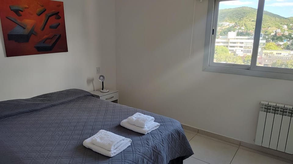 Bed, Bedroom, Mountain view, towels