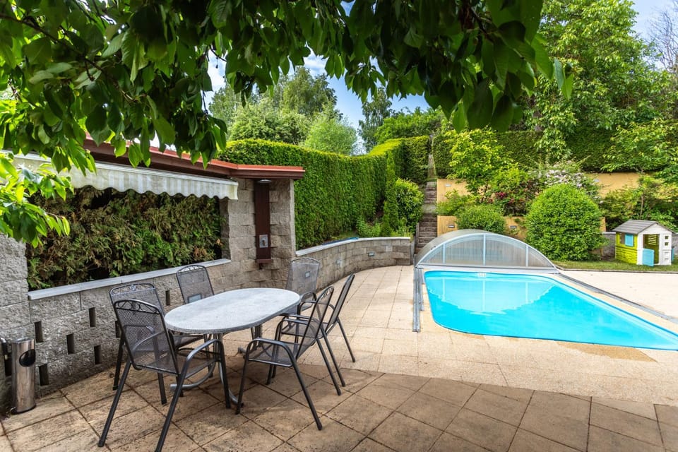 Property building, Patio, Spring, Day, Garden, Balcony/Terrace, Garden view, Pool view, Swimming pool, Sports, Breakfast, sunbed
