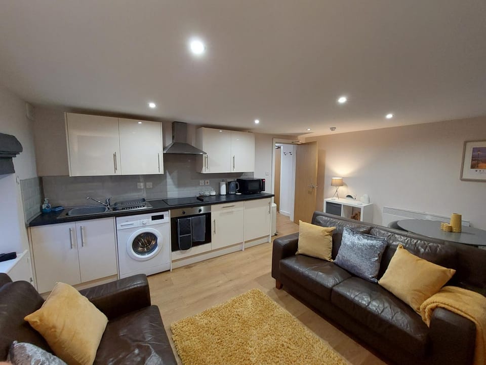Kitchen or kitchenette, Living room, Seating area, Dining area
