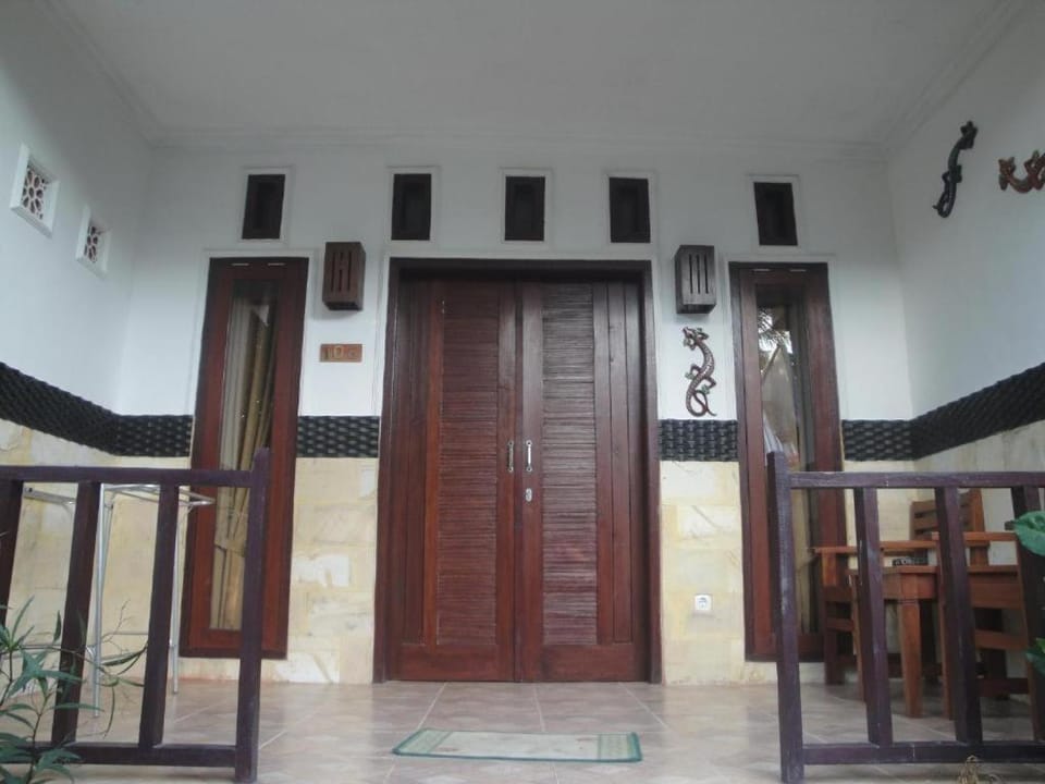 Five Time Homestay Vacation rental in Pemenang