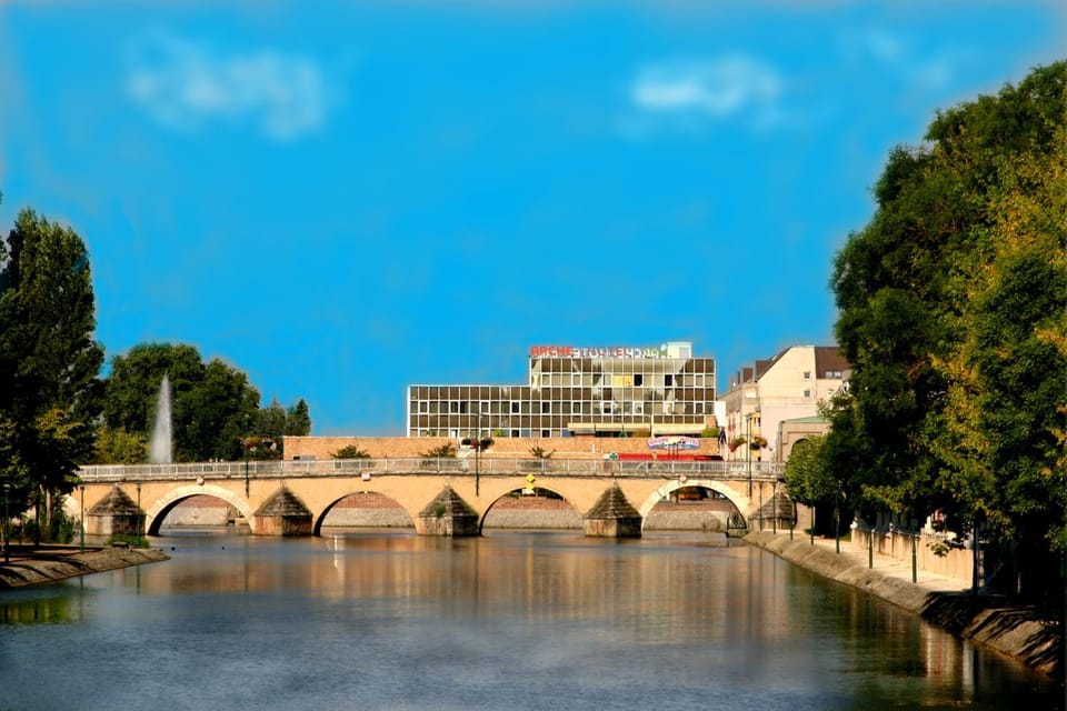 Staff, Facade/entrance, Off site, Day, People, Guests, Area and facilities, older children, group of guests, Family