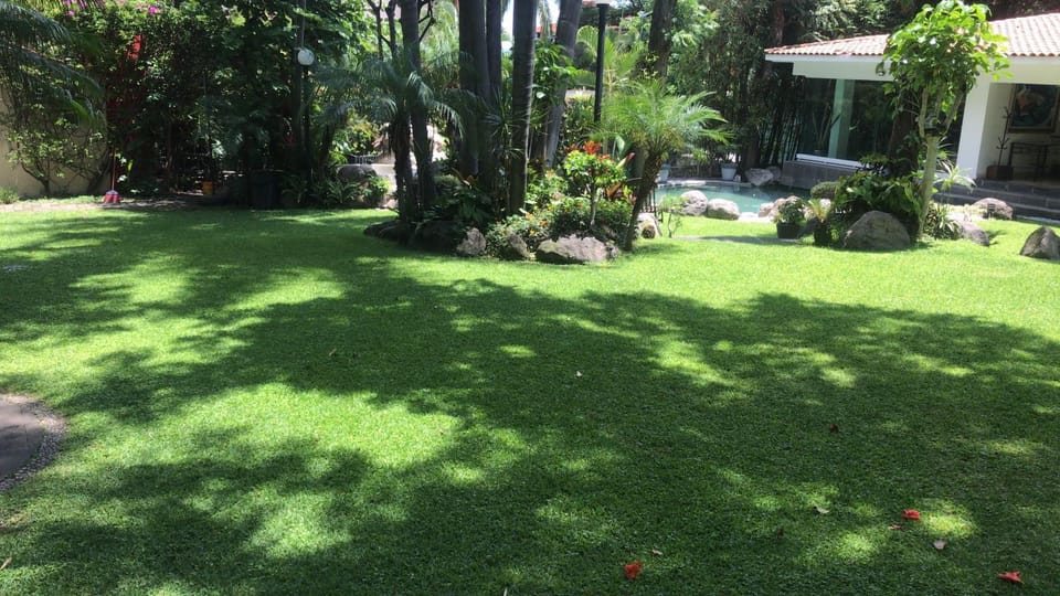 Residencia Lago, Exquisito JARDÍN Maduro 10pp Villa in Cuernavaca