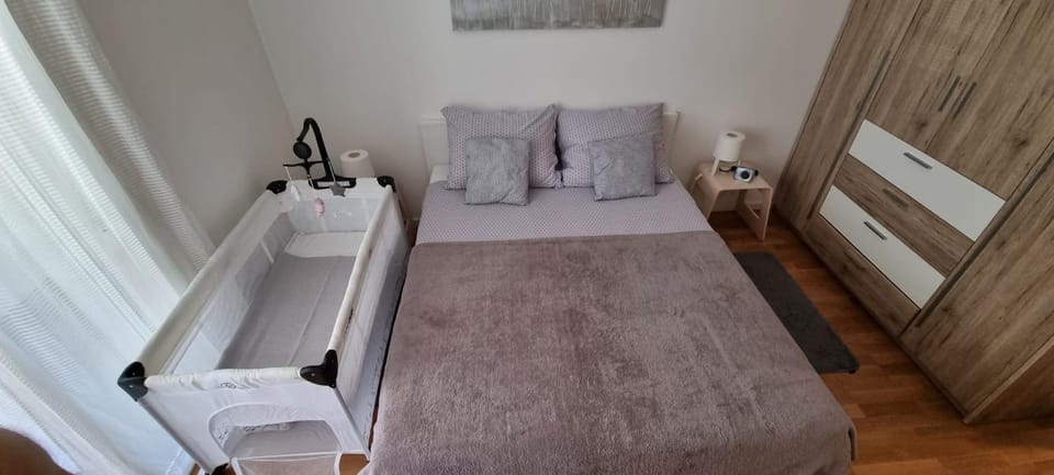 Bed, Bedroom, cot