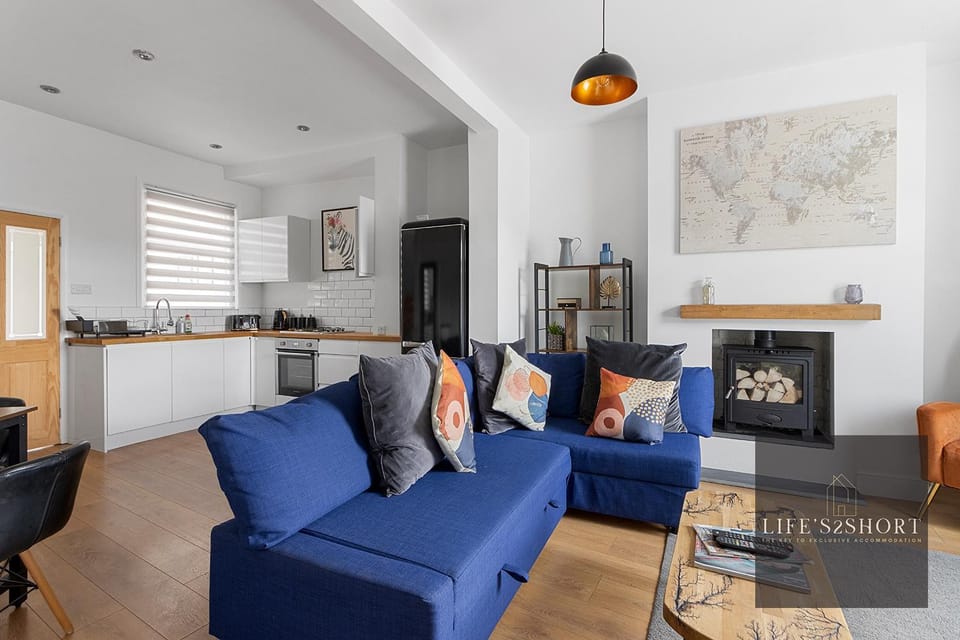 Living room, kitchen