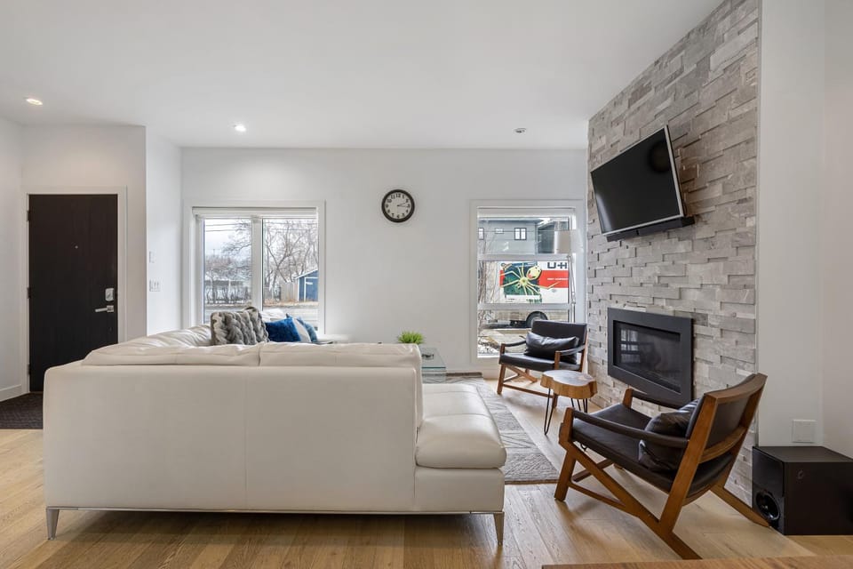 Luxury Spacious Private House near City Centre House in Calgary