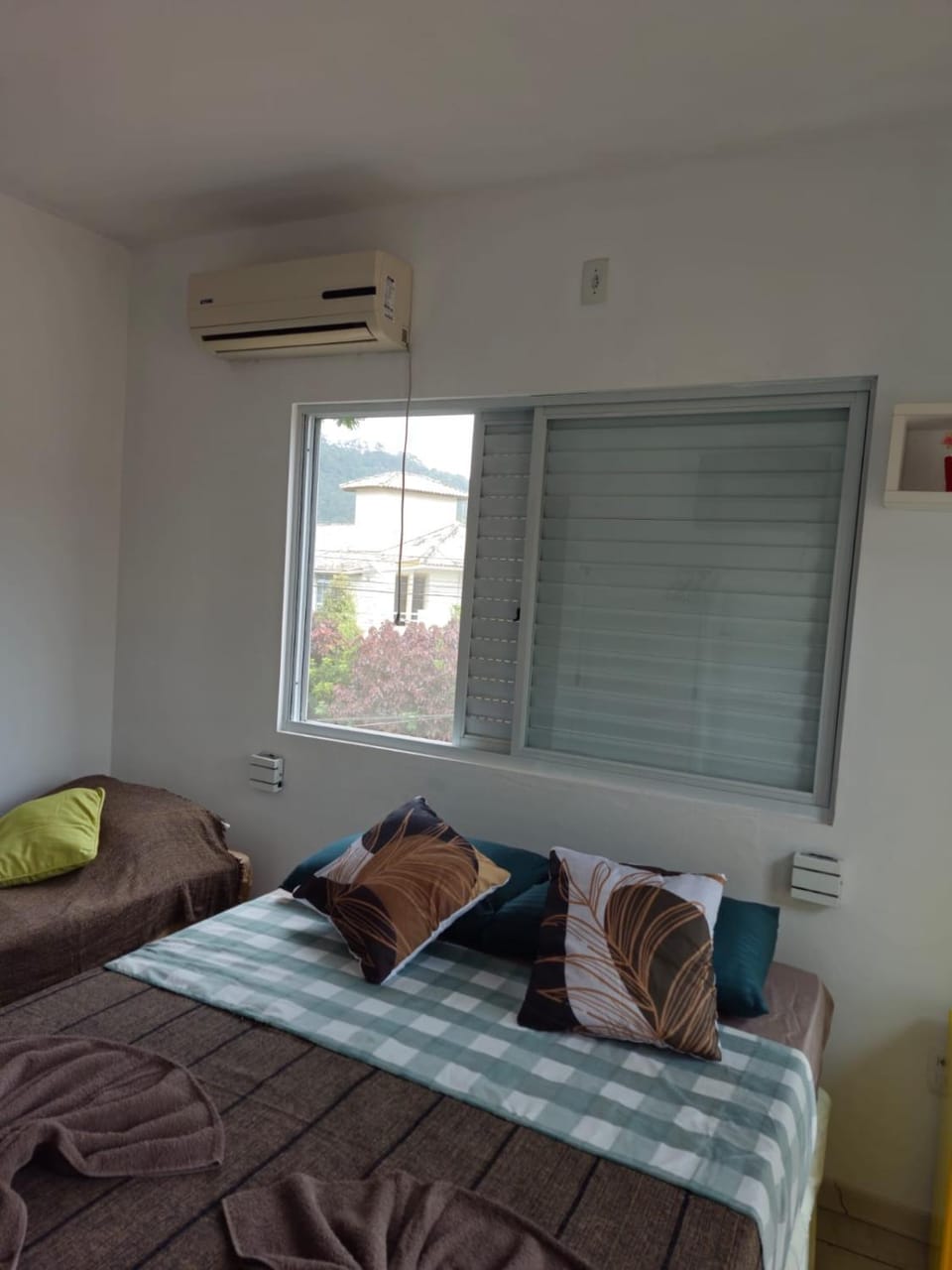 Bed, Bedroom, air conditioner