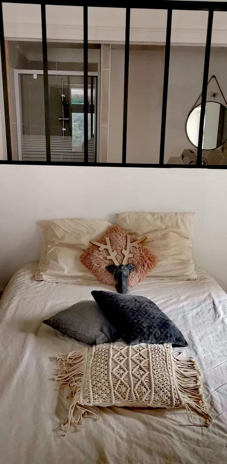 Bed, Bedroom