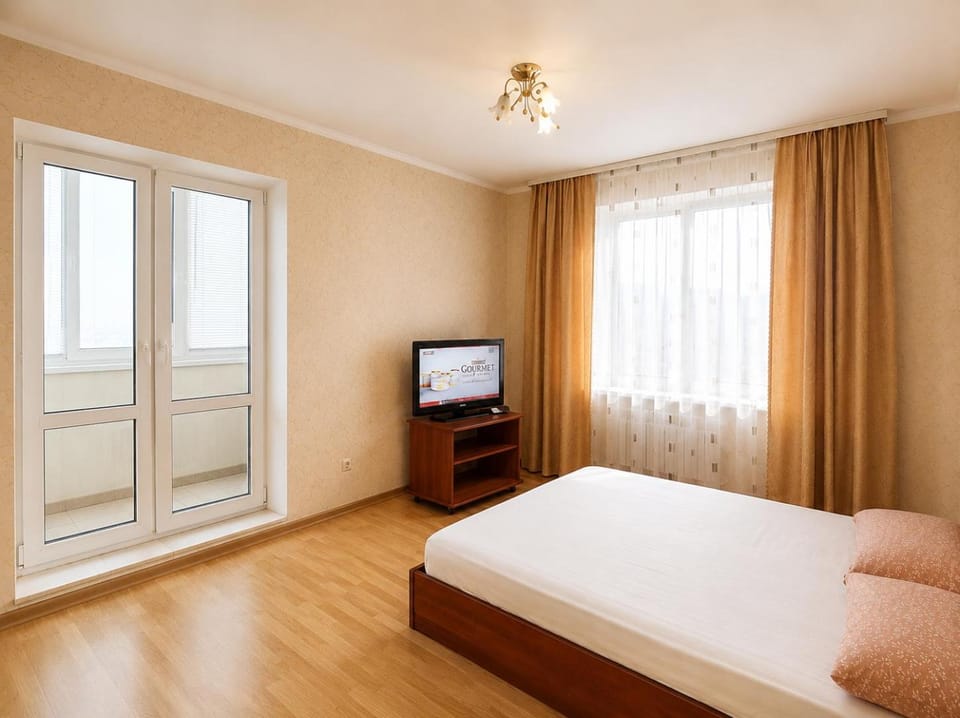 Bed, TV and multimedia, Photo of the whole room, Bedroom