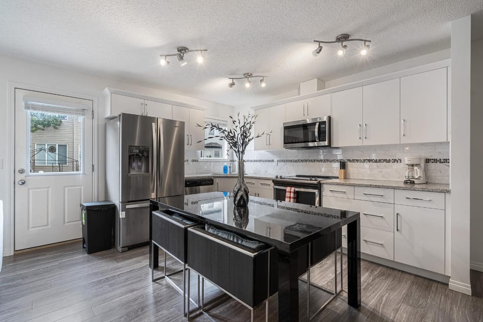 Kitchen or kitchenette, Dining area, dishwasher, minibar, pet friendly, stove, kitchen