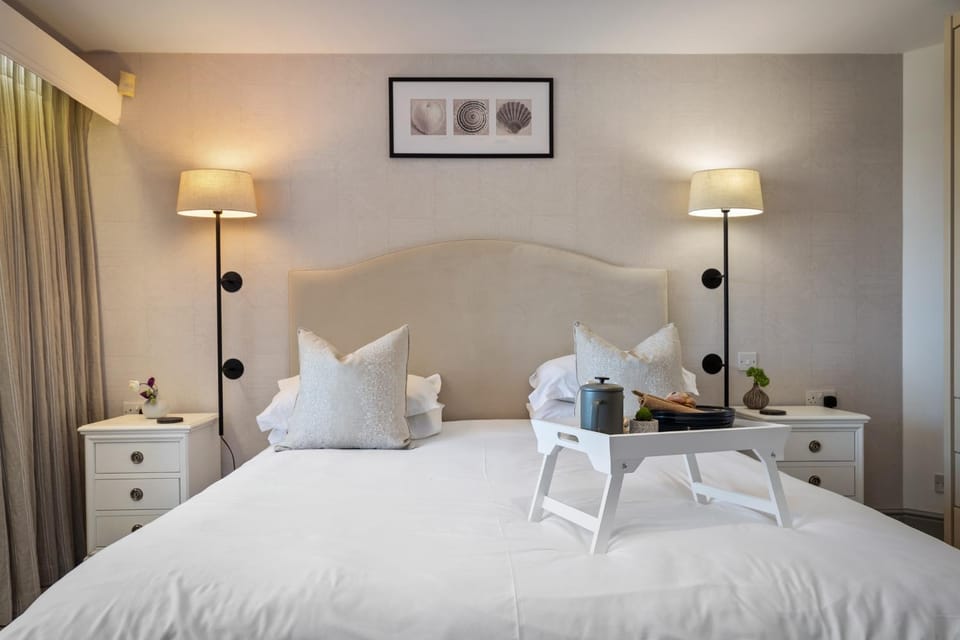 Oaktree Lodge - Luxury Cottage, Hot Tub, Sea Views House in Saundersfoot